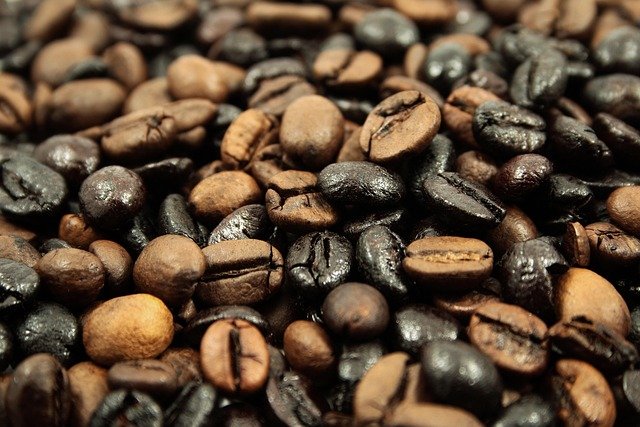 light and dark coffee beans